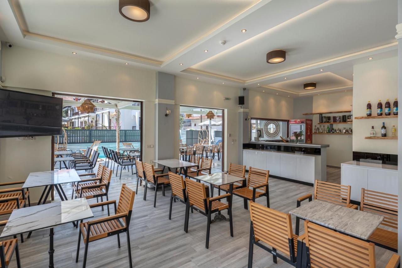 Adonis Hotel Pefkochori Buitenkant foto