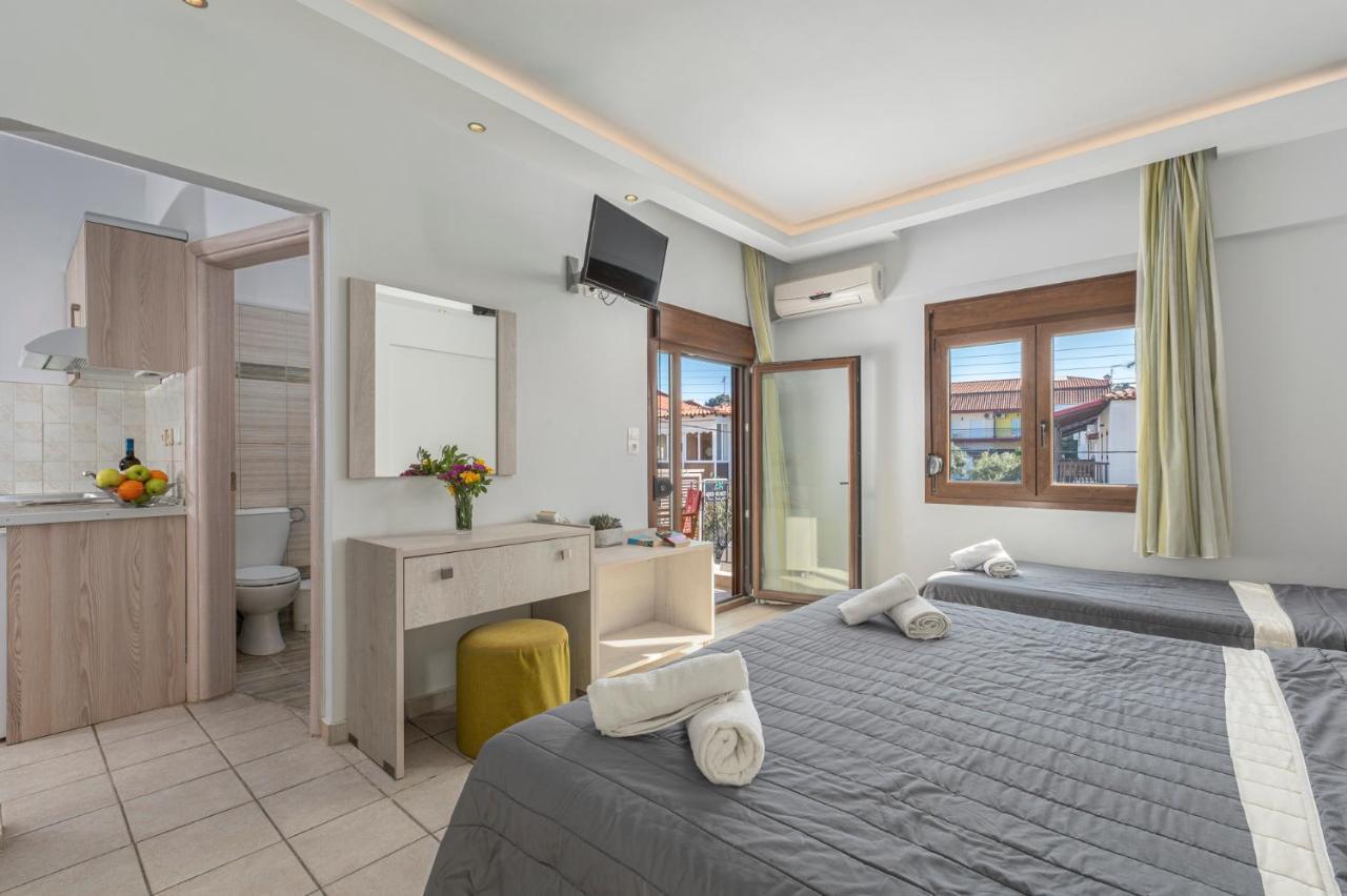 Adonis Hotel Pefkochori Buitenkant foto