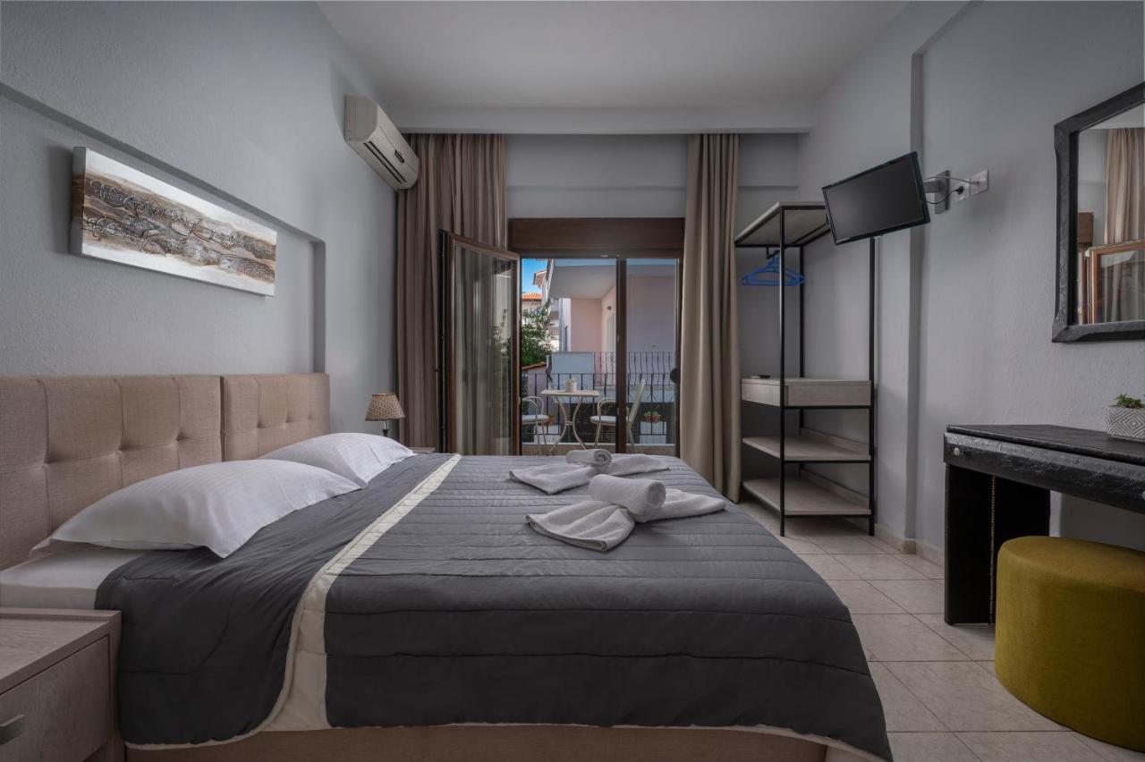 Adonis Hotel Pefkochori Buitenkant foto